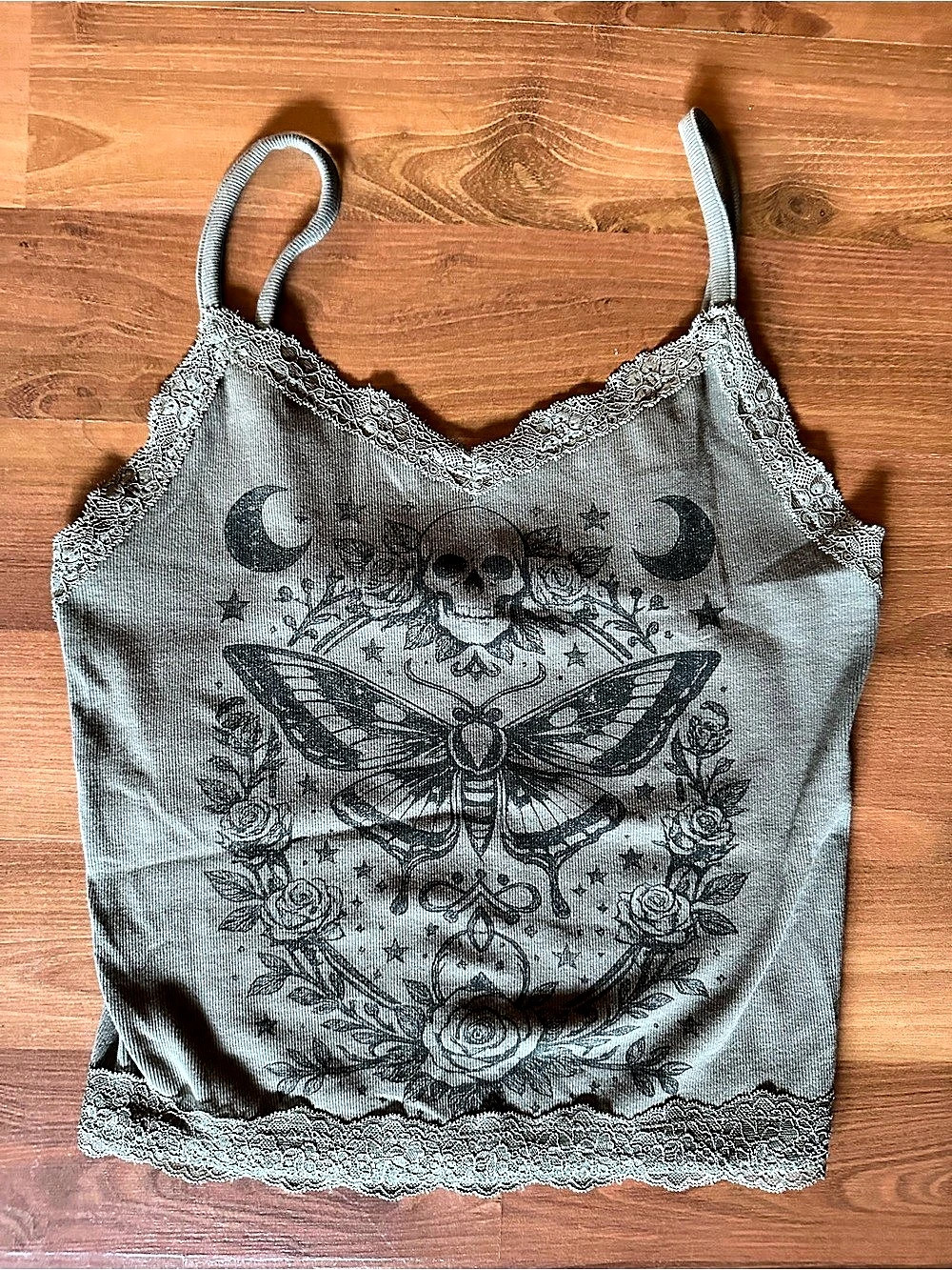 🆕 Graphic Lace Trim Camisole in Green Size Medium NWT
